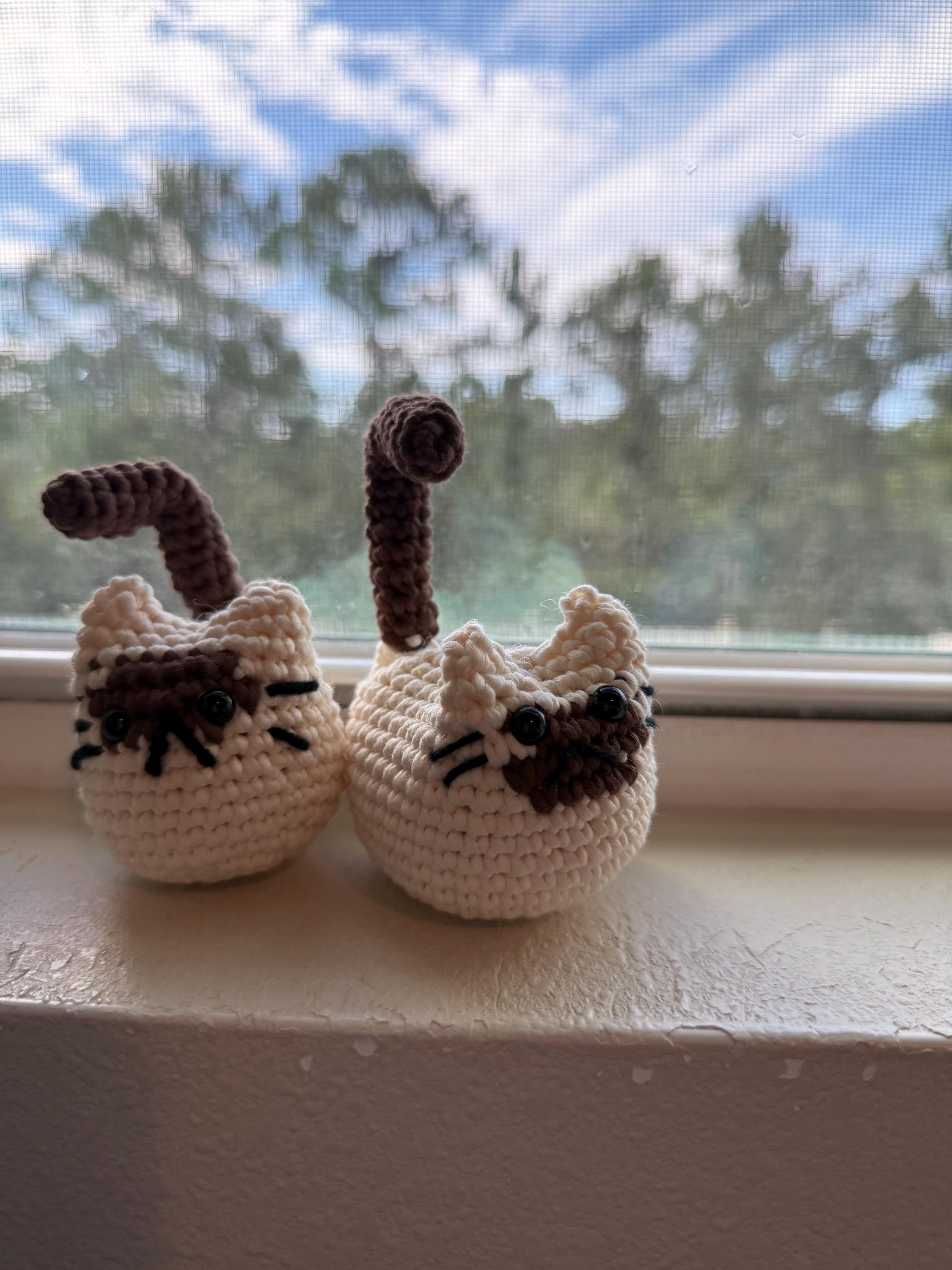 Crocheted Siamese Cat Miniature: Desk Kitty Gift
